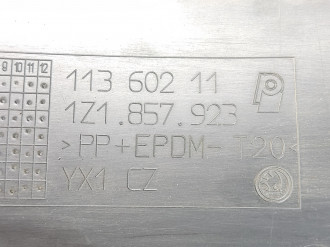 Накладка торпедо Skoda Octavia 2004 2013