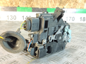 Замок двери передней правой Skoda Octavia 2004 2013