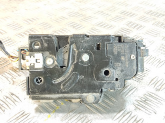 Замок двери передней правой Skoda Octavia 2004 2013