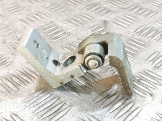 Петля двери задней левой нижняя Skoda Octavia 2004 2013