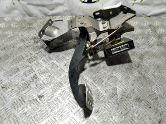 Педаль тормоза Subaru Forester S11