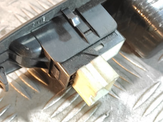 Кнопка стеклоподъемника Subaru Forester S11