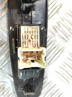 Кнопка стеклоподъемника Subaru Forester S11