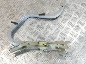 Петля крышки багажника правая Suzuki Liana 2001-2007