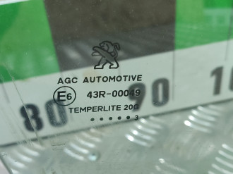 Стекло двери передней правой Peugeot 408 2012-2021