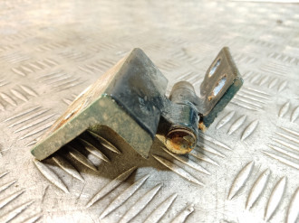 Петля двери передней правой нижняя Peugeot 406 1995-1999