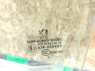 Стекло двери передней левой Peugeot 3008 2010-2016