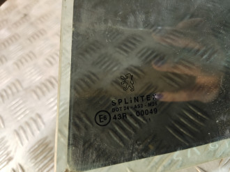 Стекло двери задней левой форточка Peugeot 406 1999-2004