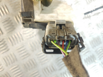 Замок двери передней правой Peugeot 3008 2010-2016