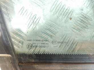 Форточка передняя правая Peugeot 3008 2010-2016