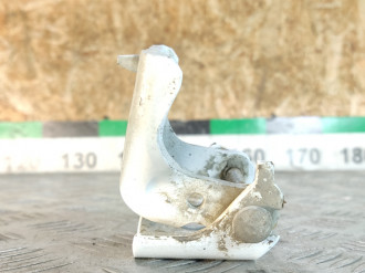 Петля двери передней правой нижняя Peugeot 3008 2010-2016