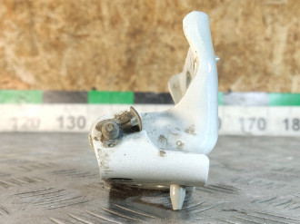 Петля двери передней правой нижняя Peugeot 3008 2010-2016