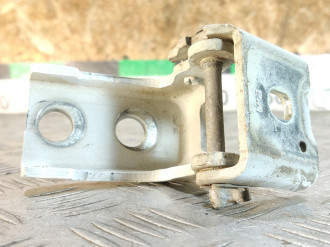 Петля двери передней правой верхняя Peugeot 3008 2010-2016