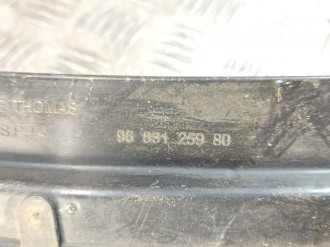 Уплотнитель двери передней левой Peugeot 3008 2010-2016