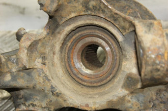 Кулак поворотный передний левый Rover 400 1995 2000