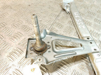 Стеклоподъемник задний правый Renault Clio 3 2005 2012