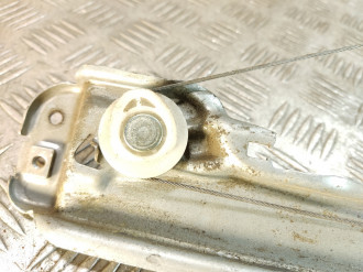 Стеклоподъемник задний правый Renault Clio 3 2005 2012