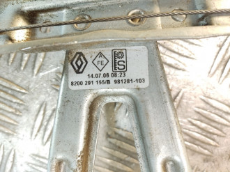 Стеклоподъемник задний правый Renault Clio 3 2005 2012