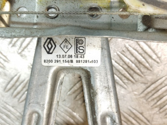 Стеклоподъемник задний левый Renault Clio 3 2005 2012