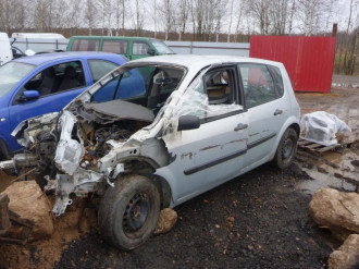 В разборе Renault Scenic 2003 2009