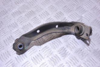 Кронштейн передней балки Renault Scenic 2003 2009