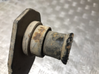 Кронштейн передней балки Renault Scenic 2003 2009