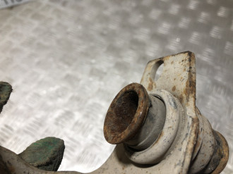 Кронштейн передней балки Renault Scenic 2003 2009