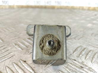 Петля багажника правая Renault Scenic 2003 2009