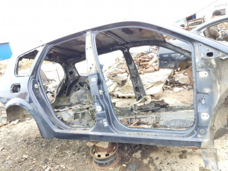 Порог со стойкой правой Renault Scenic 2003 2009