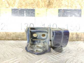 Петля двери задней правой нижняя Renault Scenic 2003 2009