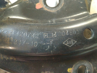 Опора двигателя правая Renault Sandero 2009 2014