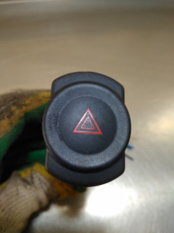 Кнопка аварийной сигнализации Renault Sandero 2009 2014