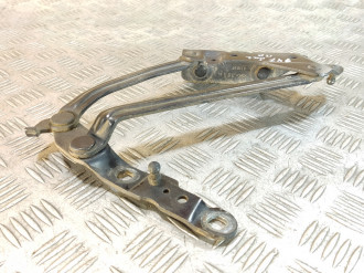Петля крышки багажника правая Renault Megane 2003 2009
