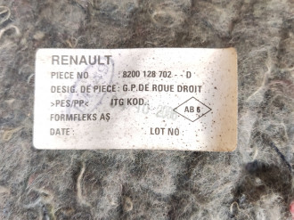Обшивка багажника правая Renault Megane 2003 2009