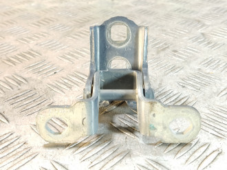 Петля двери задней правой верхняя Renault Megane 2003 2009