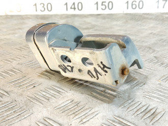 Петля двери передней левой нижняя Renault Megane 2003 2009