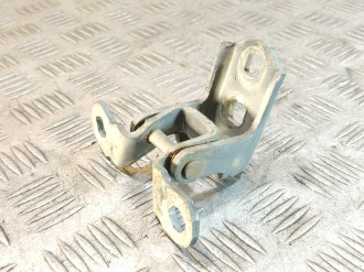 Петля двери передней правой верхняя Renault Megane 2003 2009