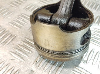 Поршень с шатуном Renault Logan 2005 2014