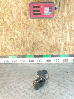 Моторчик стеклоочистителя передний Renault Megane 2003 2009