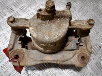 Суппорт передний правый Toyota Camry v40