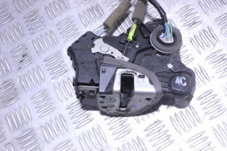 Замок двери передней правой Toyota Camry v40