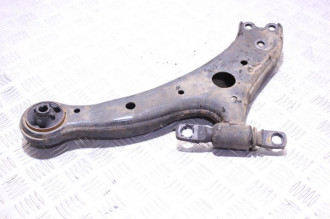 Рычаг передний правый нижний Toyota Camry v40