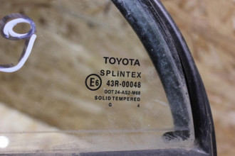 Стекло двери задней левой форточка Toyota Avensis 2003 2008
