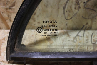 Стекло двери задней правой форточка Toyota Avensis 2003 2008