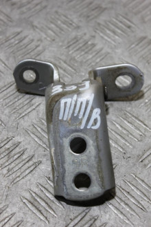 Петля двери передней правой верхняя Toyota Camry v40
