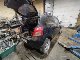 В разборе Toyota Yaris 2005 2011