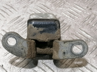 Петля двери задней правой нижняя Toyota Yaris 2005 2011