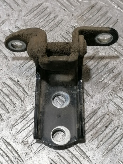 Петля двери задней правой нижняя Toyota Yaris 2005 2011