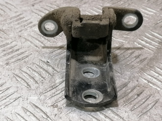 Петля двери задней правой нижняя Toyota Yaris 2005 2011