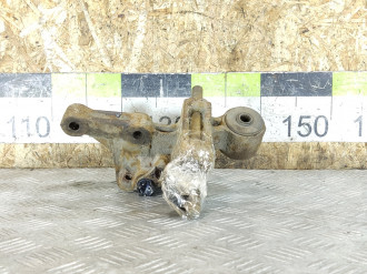 Кулак задний правый Toyota Corolla e10